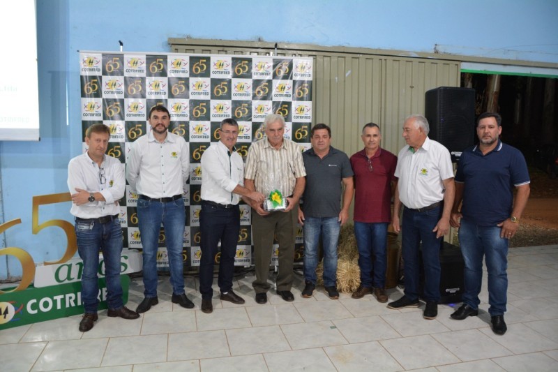 Cotrifred comemora 65 anos e homenageia associados
