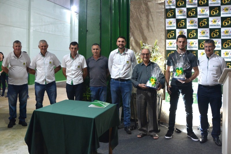Cotrifred comemora 65 anos e homenageia associados