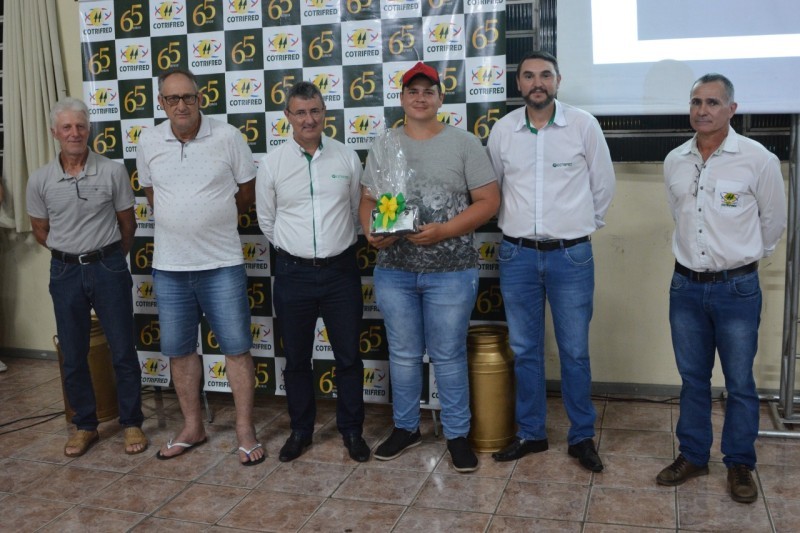 Cotrifred comemora 65 anos e homenageia associados