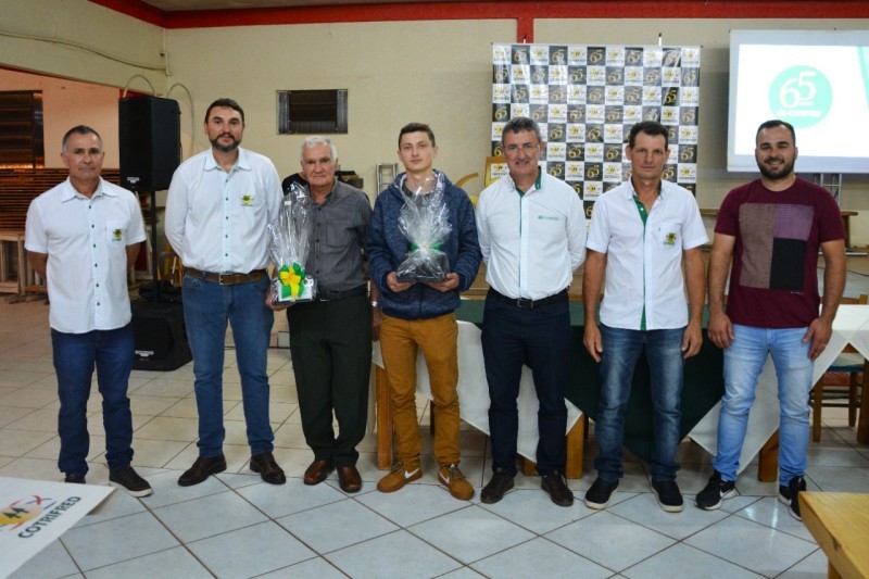 Cotrifred comemora 65 anos e homenageia associados