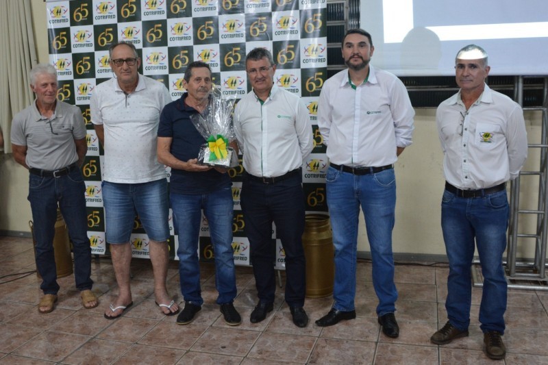 Cotrifred comemora 65 anos e homenageia associados