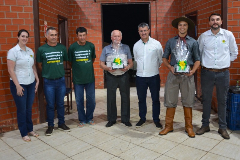 Cotrifred comemora 65 anos e homenageia associados