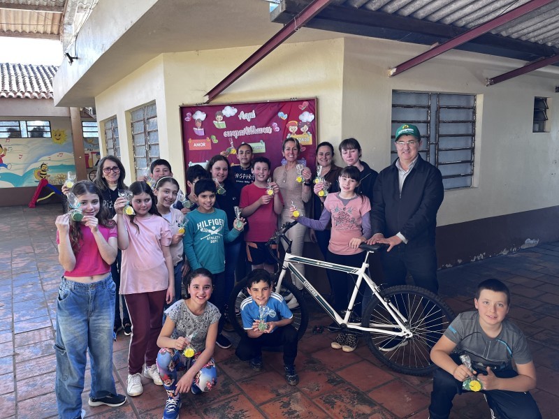Cotrifred encerra Projeto Raízes do Campo com premiação aos estudantes participantes