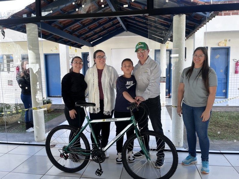Cotrifred encerra Projeto Raízes do Campo com premiação aos estudantes participantes