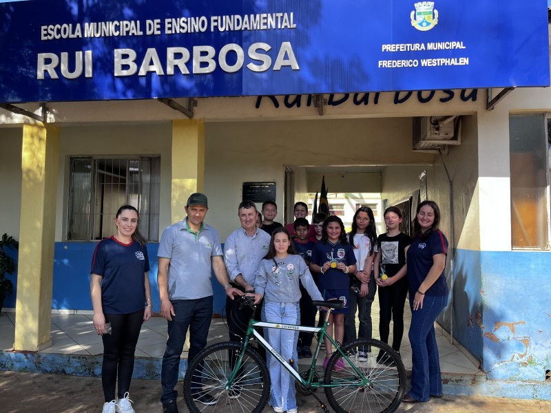 Cotrifred encerra Projeto Raízes do Campo com premiação aos estudantes participantes