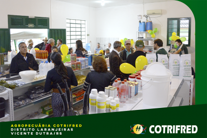 Cotrifred inaugura agropecuária