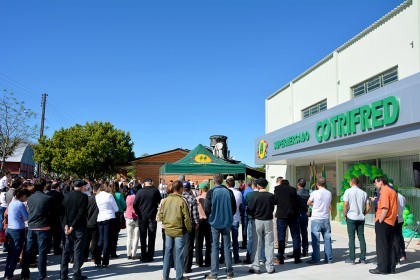 COTRIFRED inaugura supermercado e reinaugura agropecuária na filial de Caiçara