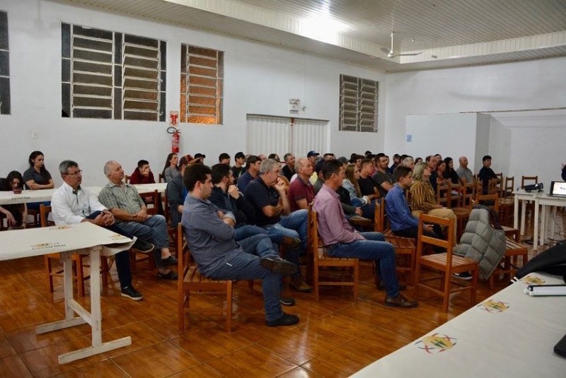 Cotrifred inicia ciclo de palestras sobre bovinos