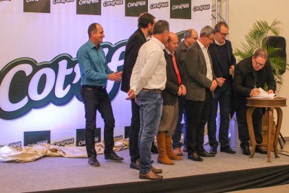 Cotrifred lança marca e portfólio de produtos lácteos