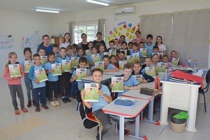 Cotrifred leva o projeto “Meu Herói, o Agricultor” em escolas municipais