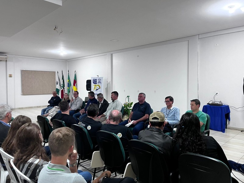 Cotrifred marca presença em evento sobre o futuro da bovinocultura de leite em Frederico Westphalen