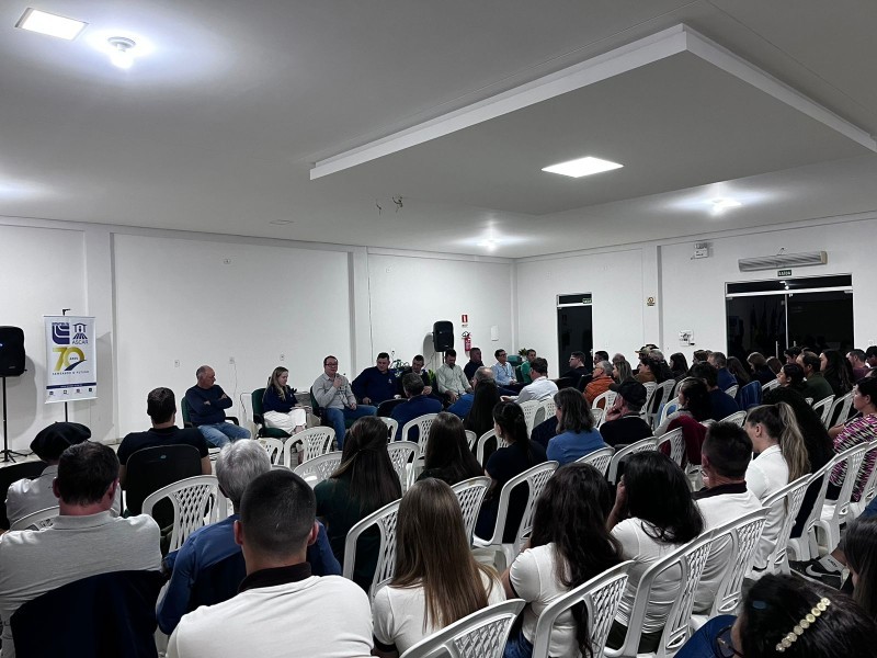 Cotrifred marca presença em evento sobre o futuro da bovinocultura de leite em Frederico Westphalen