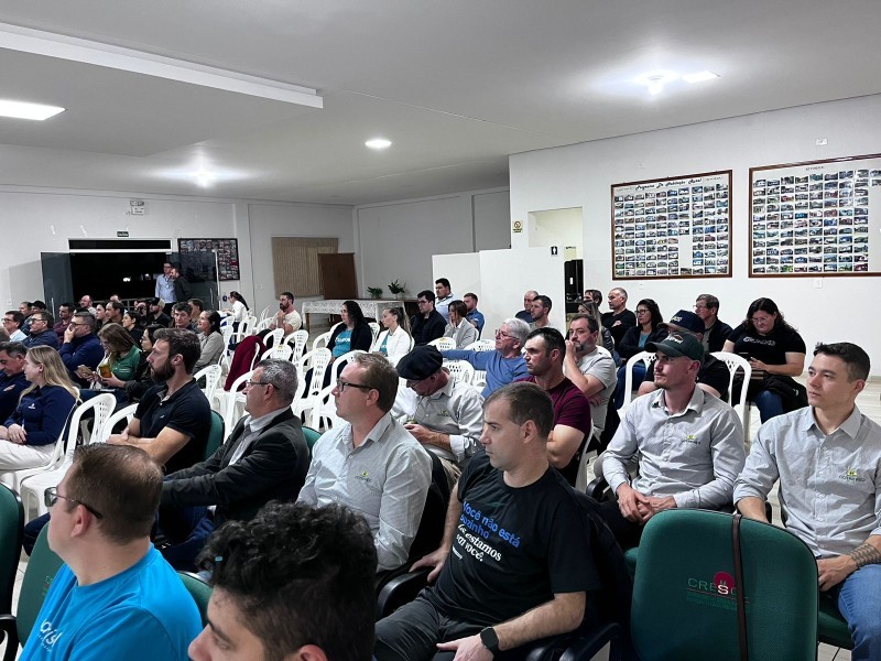 Cotrifred marca presença em evento sobre o futuro da bovinocultura de leite em Frederico Westphalen