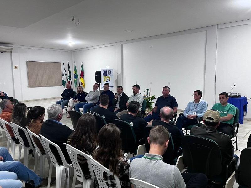 Cotrifred marca presença em evento sobre o futuro da bovinocultura de leite em Frederico Westphalen