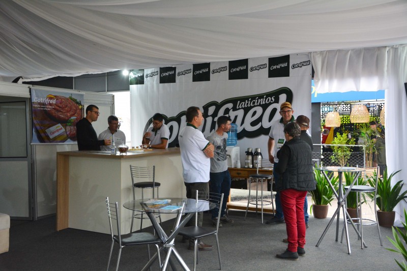 Cotrifred marca presença na Expofred 2022