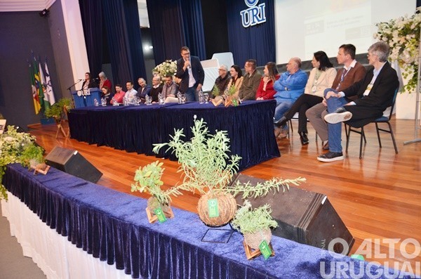 Cotrifred participa da 18ª Reunião Técnica Estadual sobre Plantas Bioativas