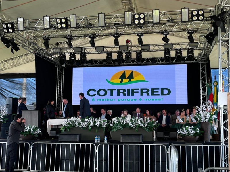 Cotrifred participa da abertura da ExpoCaiçara 2026 e convida comunidade para visitar seu estande