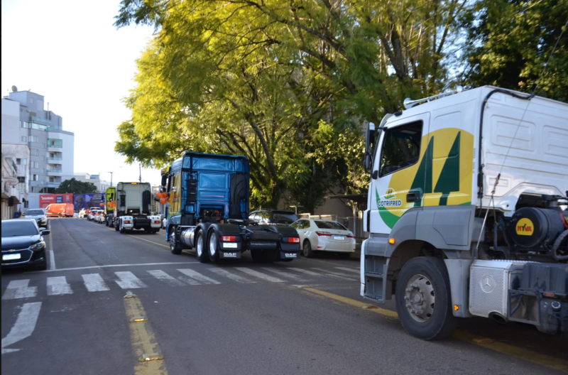 Cotrifred participa da Festa do Colono e Motorista com caminhões da frota