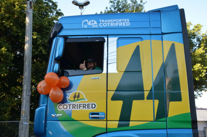 Cotrifred participa da Festa do Colono e Motorista com caminhões da frota