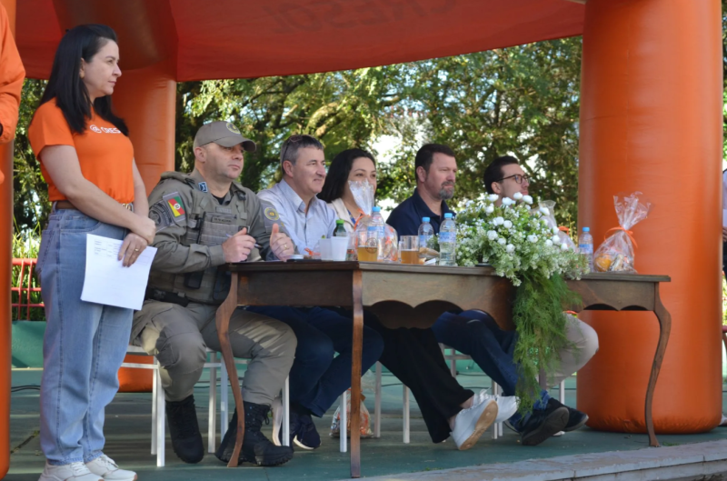 Cotrifred participa da Festa do Colono e Motorista com caminhões da frota