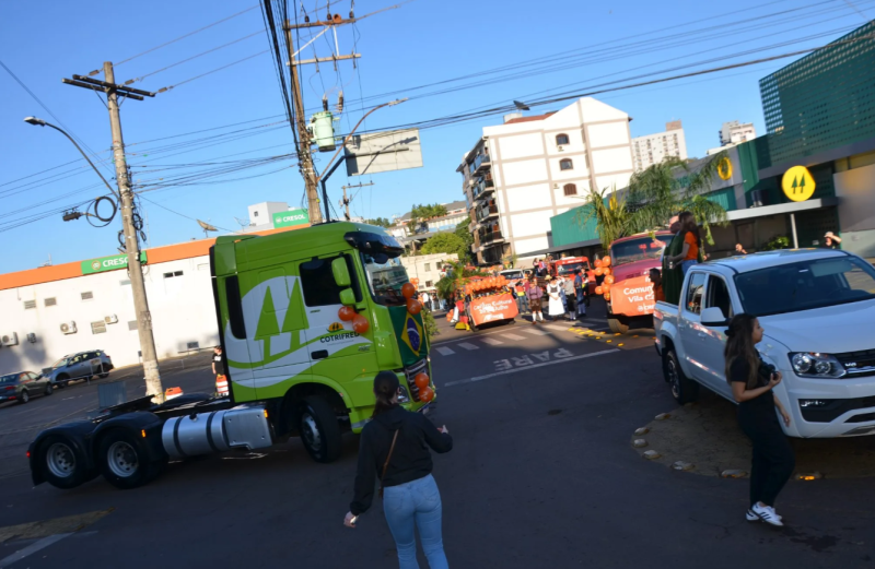 Cotrifred participa da Festa do Colono e Motorista com caminhões da frota