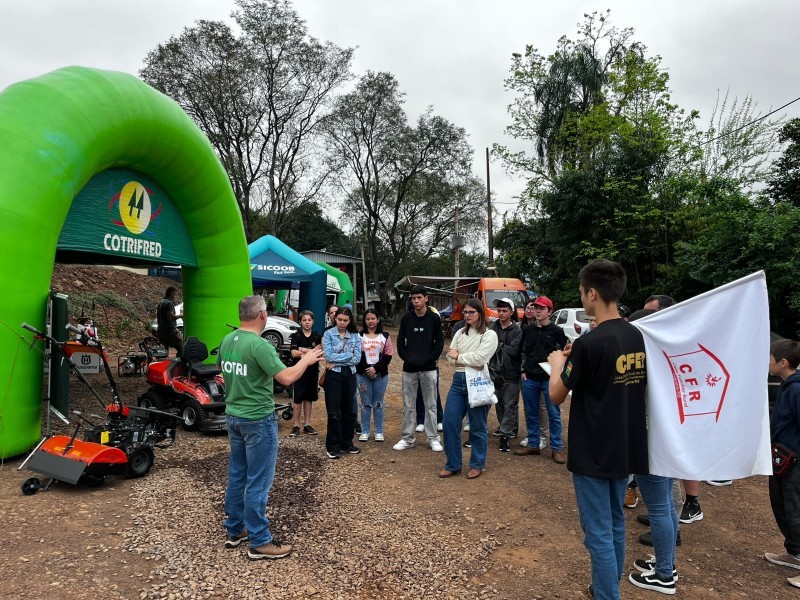 Cotrifred participa da IV ExpoCFR da Casa Familiar Rural de Alpestre