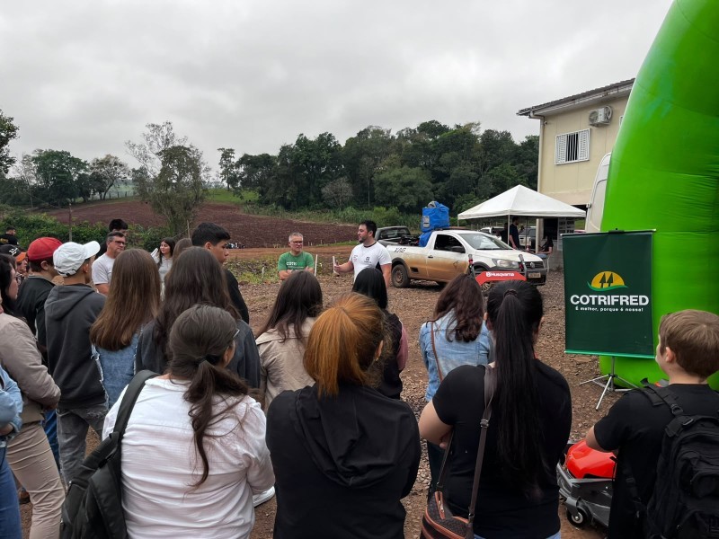 Cotrifred participa da IV ExpoCFR da Casa Familiar Rural de Alpestre