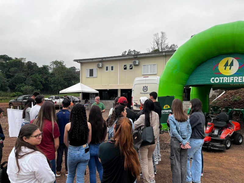 Cotrifred participa da IV ExpoCFR da Casa Familiar Rural de Alpestre