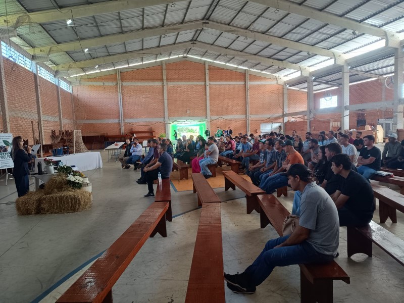 Cotrifred participa de 3º Seminário Municipal da Bovinocultura de Leite