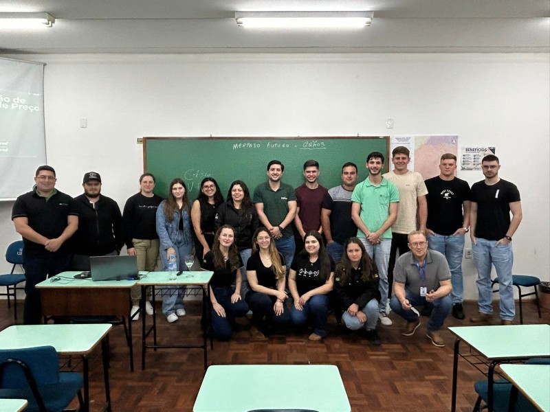 Cotrifred participa de aula do 5º semestre de Agronomia da URI