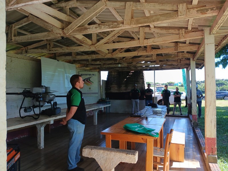 Cotrifred participa de dia de campo sobre drones de pulverização