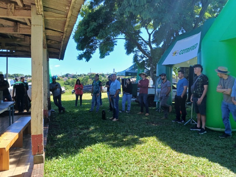 Cotrifred participa de dia de campo sobre drones de pulverização