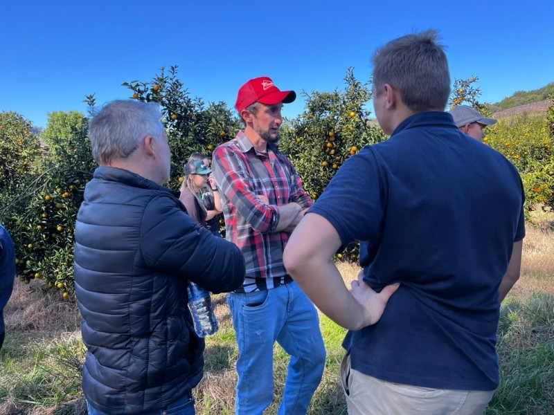 Cotrifred participa de Dia de Campo sobre Fruticultura em Iraí
