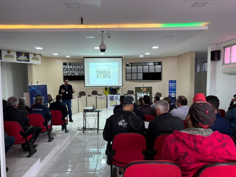 Cotrifred participa de encontro sobre programa do Governo que beneficia produtores rurais em Pinheirinho do Vale