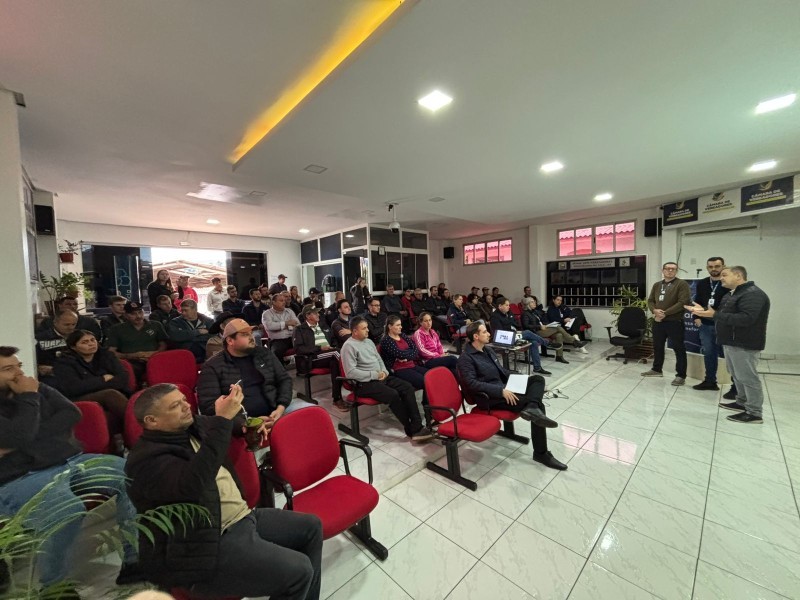 Cotrifred participa de encontro sobre programa do Governo que beneficia produtores rurais em Pinheirinho do Vale