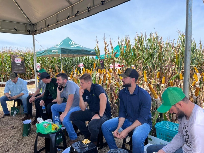 Cotrifred participa de encontro técnico promovido por parceiras comerciais