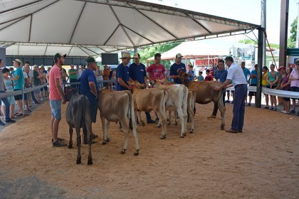 Cotrifred participa de IV Feira da Terneira e V Mostra da Agricultura Familiar em Iraí