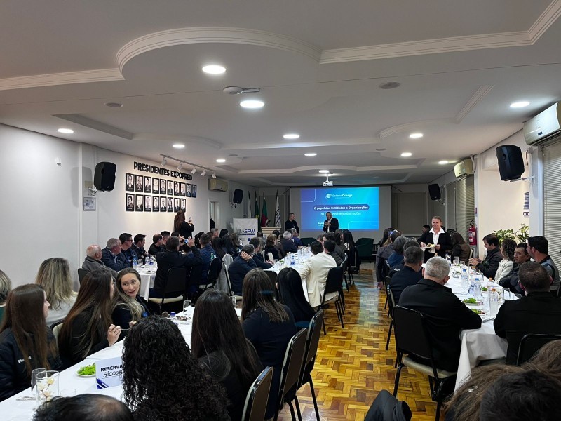 Cotrifred participa de jantar-palestra “No Tom da Conversa” sobre “O papel das Entidades e Organizações no desenvolvimento da região”