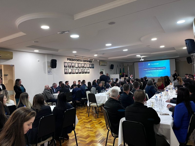 Cotrifred participa de jantar-palestra “No Tom da Conversa” sobre “O papel das Entidades e Organizações no desenvolvimento da região”