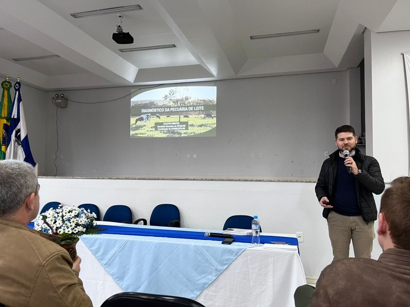 Cotrifred participa de palestra e roda de conversa sobre a pecuária leiteira na FACIPAL 2026