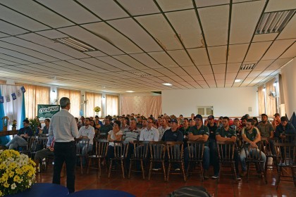 Cotrifred participa de V Feira da Terneira e VI Mostra da Agricultura Familiar em Iraí