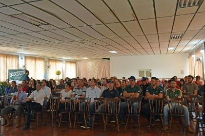 Cotrifred participa de V Feira da Terneira e VI Mostra da Agricultura Familiar em Iraí