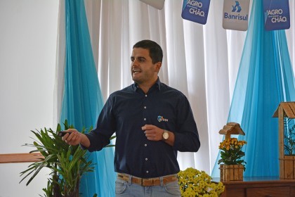 Cotrifred participa de V Feira da Terneira e VI Mostra da Agricultura Familiar em Iraí