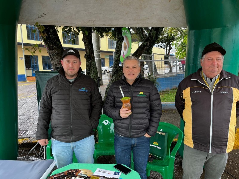 Cotrifred participa do Dia de Negócios da Cresol Raiz