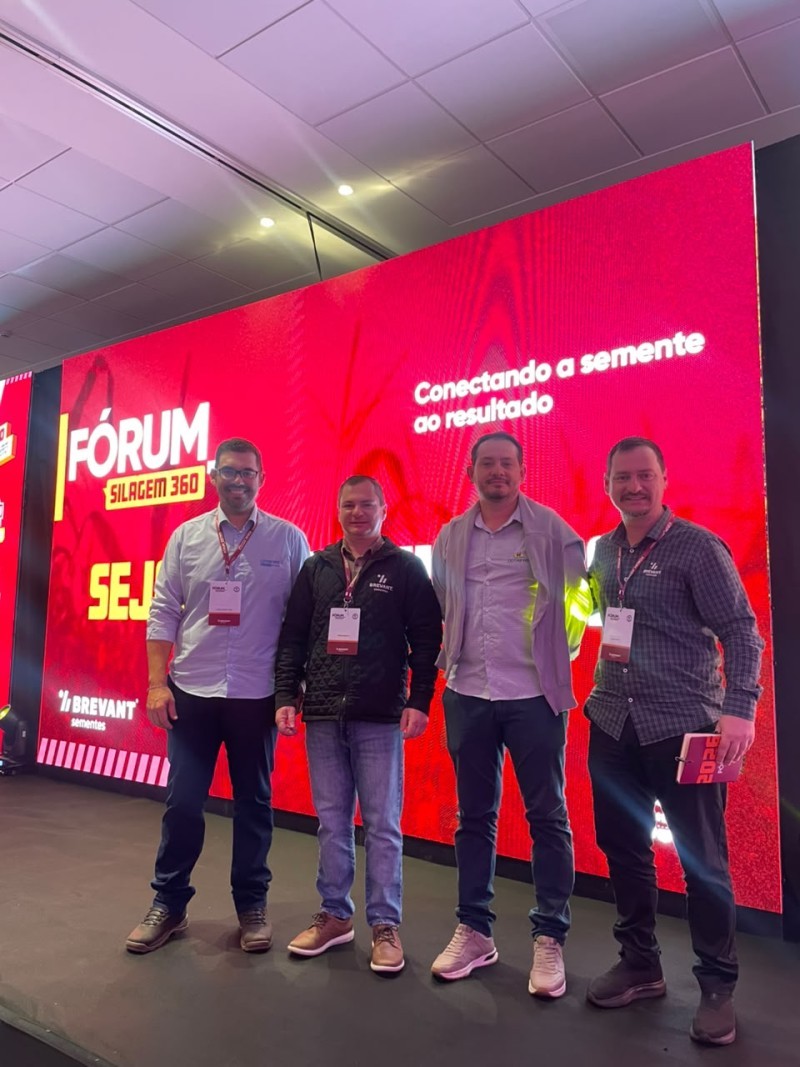 Cotrifred participa do Fórum Silagem 360 e reforça compromisso com a atualização técnica no agronegócio