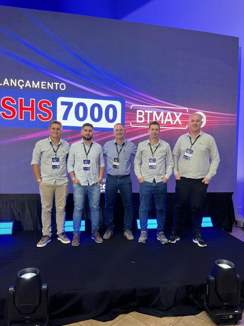 Cotrifred participa do lançamento do BTMAX da Santa Helena Sementes