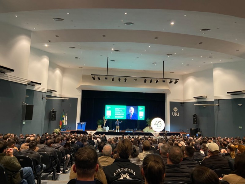 Cotrifred participa do lançamento do Plano Safra da Sicredi Conexão e promove reflexão sobre desafios e oportunidades do agronegócio