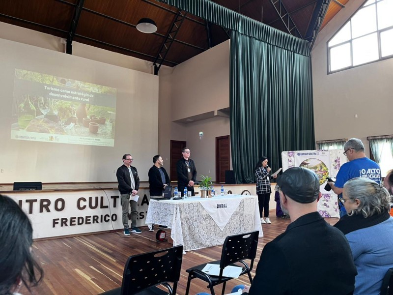 Cotrifred participa do Seminário Municipal de Turismo Rural em Frederico Westphalen