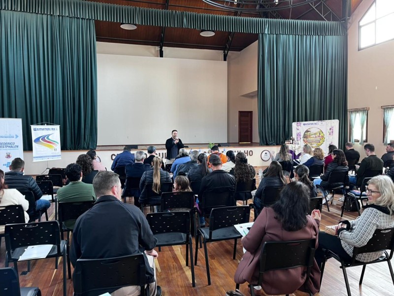 Cotrifred participa do Seminário Municipal de Turismo Rural em Frederico Westphalen