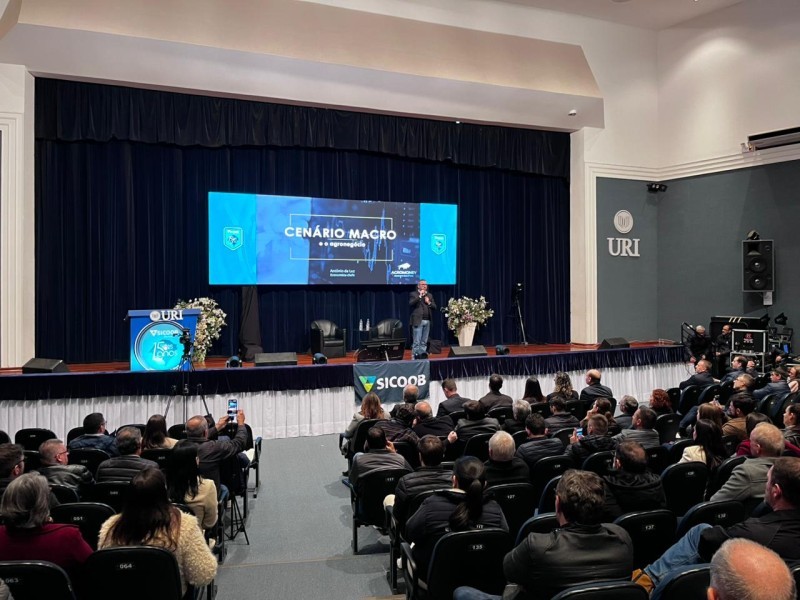 Cotrifred participa do Summit Sicoob em comemoração aos 15 anos da Sicoob Oestecredi